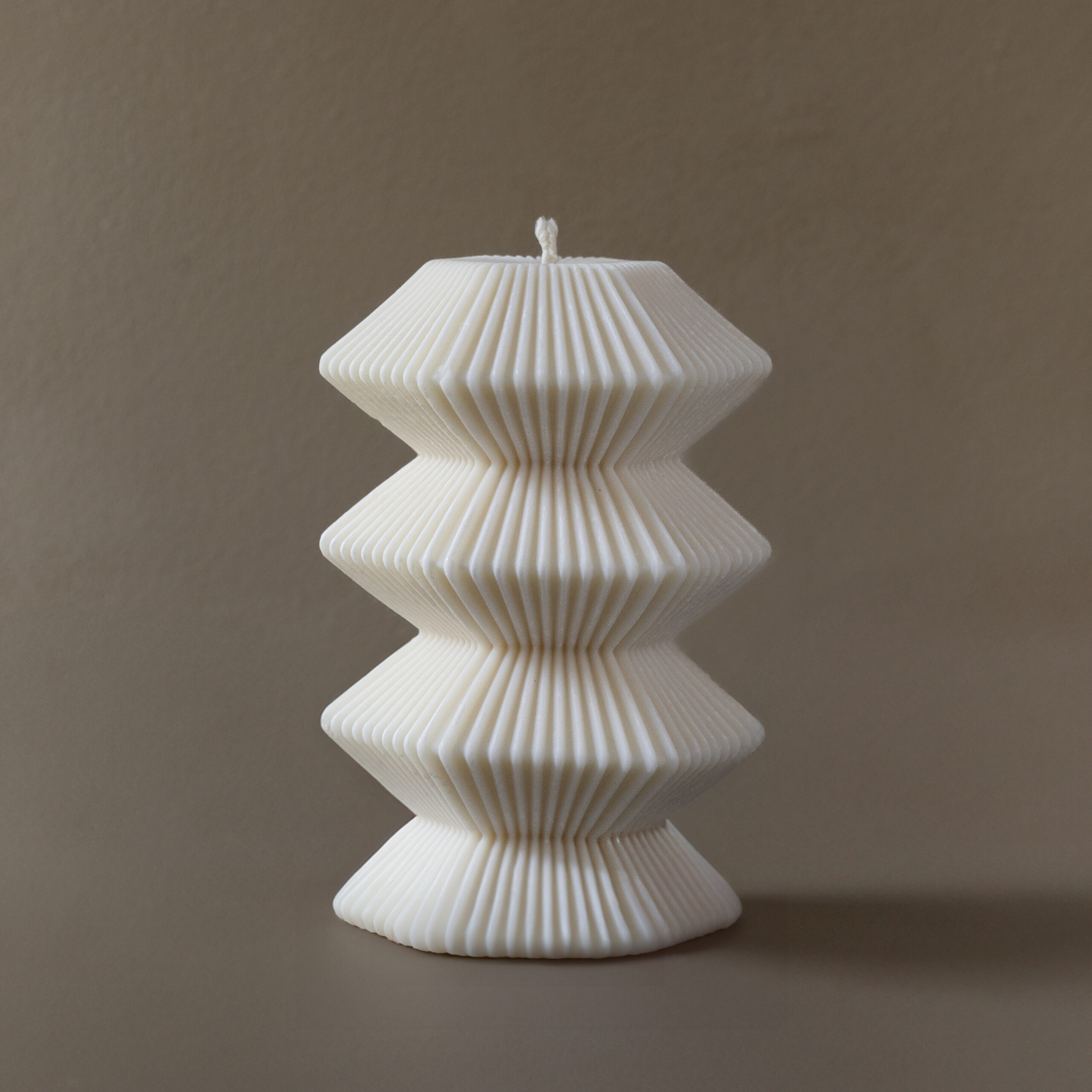 Vela de soja decorativa perfumada hecha a mano. Colección Decor Santaló Candles. Vela Kyoto