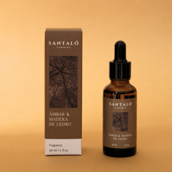 Aceite Aromático con fragancia de ámbar y madera de cedro en envase de vidrio ámbar