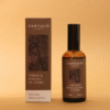 Home Spray con fragancia de ámbar y madera de cedro en envase de vidrio ámbar