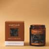 Vela Aromática con fragancia de ámbar y cardamomo en envase de vidrio ámbar