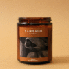 Vela Aromática con fragancia de ámbar y cardamomo en envase de vidrio ámbar
