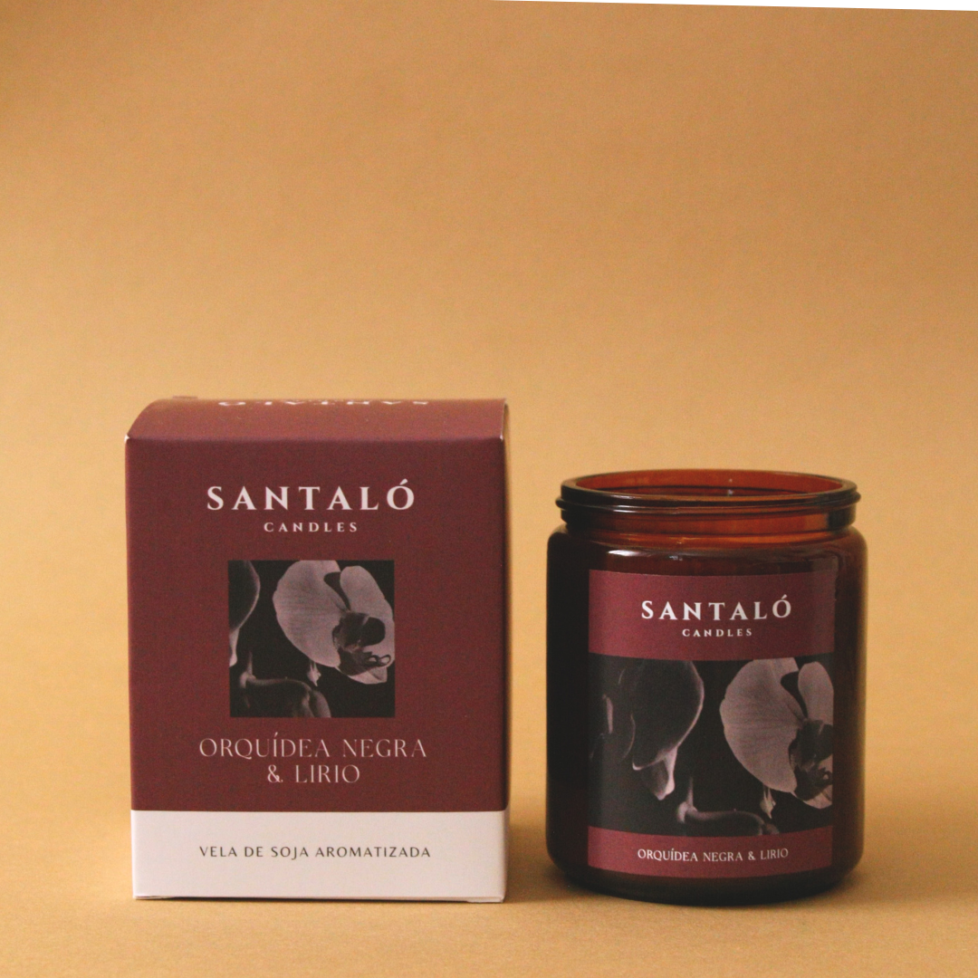 Vela Aromática con fragancia de orquídea negra y lirio en envase de vidrio ámbar