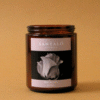 Vela Aromática con fragancia de rosa blanca y pera en envase de vidrio ámbar